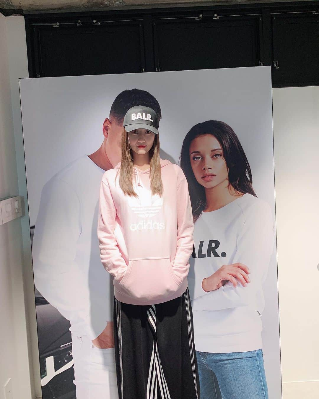 鳳翔大さんのインスタグラム写真 - (鳳翔大Instagram)「@balr  @balr_jpn  展示会へ稽古前に行ってきましたよー✨✨ 新作もめちゃくちゃ可愛いかった！！ パーカー大好き星人なので、パーカーを色違いで2色ゲット👍 今度また着た所を載せますね😝  今日のキャップもBALRだよー🧢  #balr #パーカー」2月19日 22時09分 - dai_hosho_official