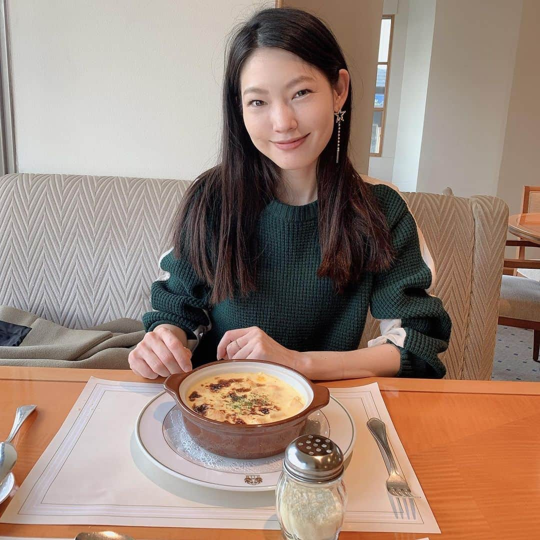 森貴美子さんのインスタグラム写真 - (森貴美子Instagram)「姉にスペシャルなグラタン食べに行こうと誘われて😋 おしゃべりも止まらず、美味しく楽しい時間でした🙊❤️ ・ ・ ・ #姉妹 #姉と #年子です #ランチ #グラタン　 #ホテルニューグランド #점심 #横浜 #호텔뉴그랜드  #요코하마 #요코하마맛집  #그라탕 #친언니  #언니랑 #일본모델 #모델」2月19日 22時10分 - morikimi_morikimi