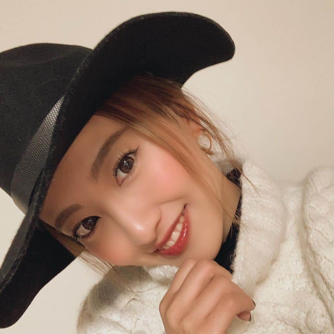 福野来夢のインスタグラム：「2月17日にまた一段、 大人の階段をのぼりました❤️ 全然気持ちが年齢に 追いついていないですが、 いつまでも自分の思う道を信じて 突き進める、素敵な女性を目指して 日々成長中でございます🐶！ これからもどうぞよろしくお願いします♪ . たくさんのLINE、Comment、 Messageありがとうございます❤️ 色んな人にお祝いしてもらえて嬉しいです🌸 . 姪っ子ちゃんからの歌のプレゼント🎁 可愛すぎて毎日見てる私。笑 らむちゃんって言える日を 楽しみにしている今日この頃。 . #2020年2月17日 #令和2年2月17日 #平成2年2月17日生まれ #まいばーすでー #今年もやりたい放題しようと思う」