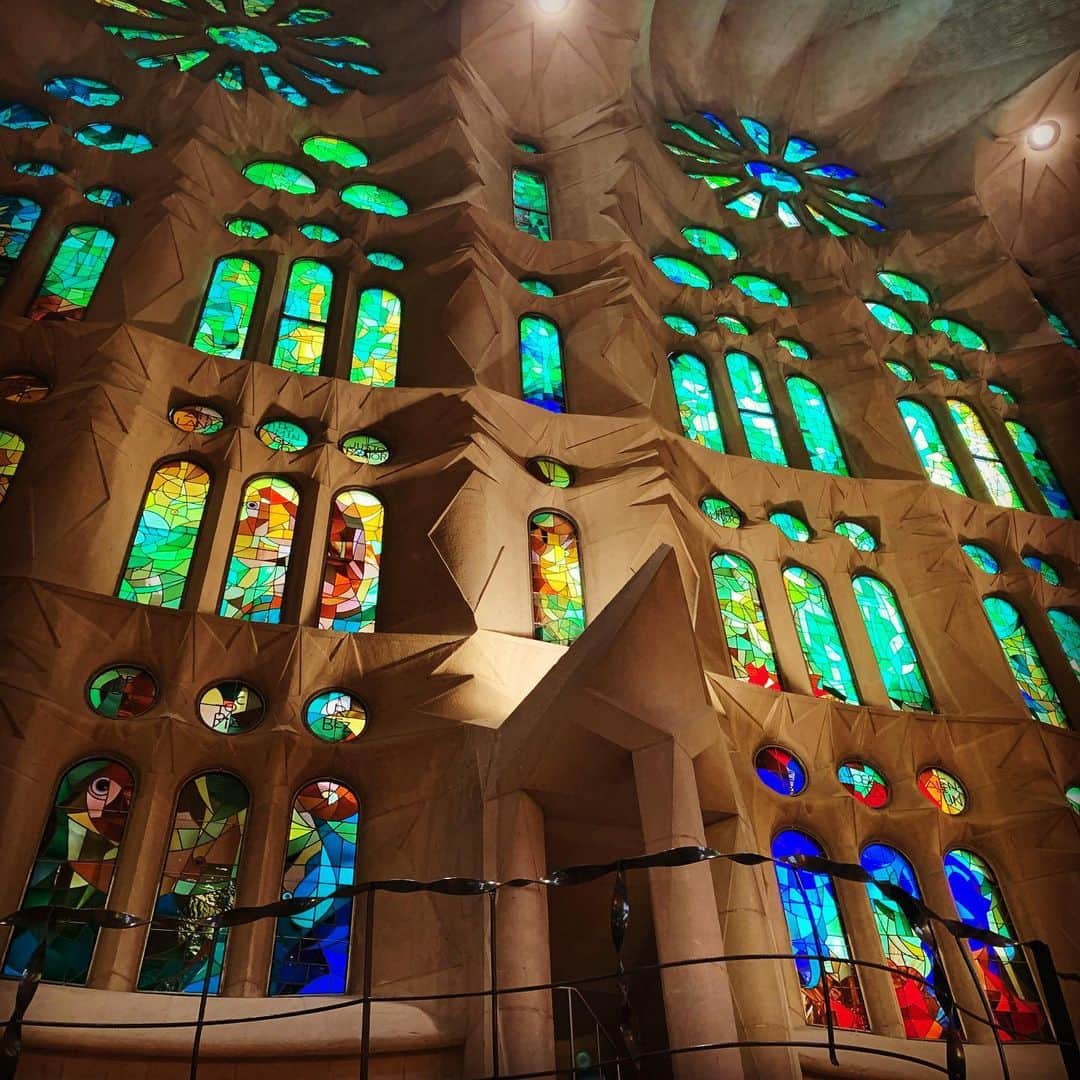 橘田いずみさんのインスタグラム写真 - (橘田いずみInstagram)「Sagrada Família in Barcelona ☺️ It has been under construction for 138 years....... #sagradafamilia  #sagradafamiliabarcelona  #spain🇪🇸 #barcelona」2月19日 20時40分 - kitta123_gyoza