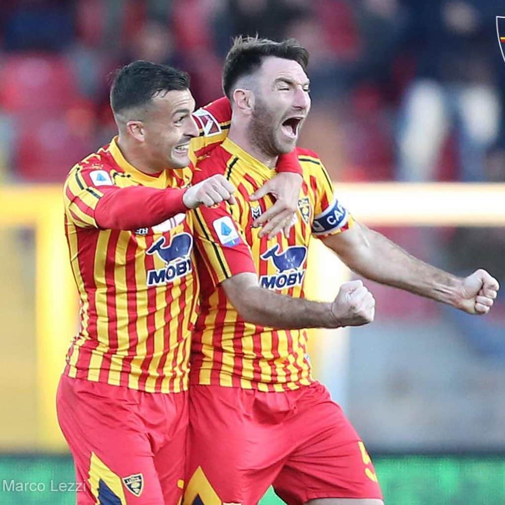ジュリオ・ドナーティのインスタグラム：「Prepariamo la partita di Roma con tanta di questa determinazione e concentrazione 💪🏼❤️💛 ⚽️💥#forzalecce #focus #romalecce #seriea #nextgame #tuttiuniti」