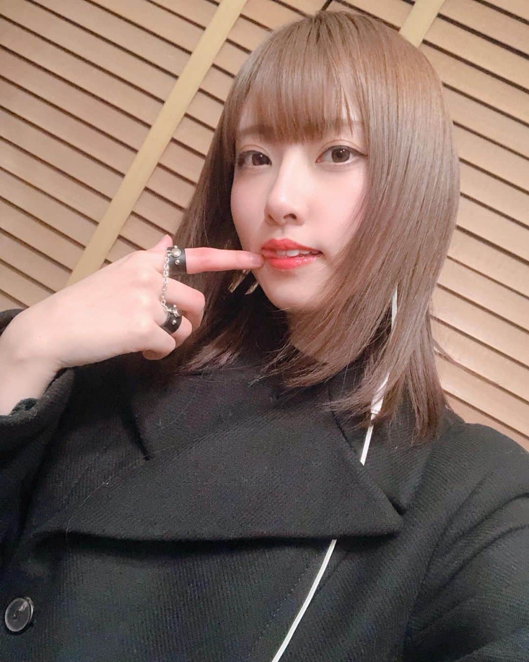 紗雪のインスタグラム：「. チェーン付きツーリングが 爆かわいいの〜〜！！！ . . 外すと手錠みたいで エモみを感じる… . .  #ショートカット#ショートヘア#ショートボブ#自撮り#自撮り女子#性感#撮影会モデル #グラビアモデル#cos#cosplay#cosplayer#cosplaygirl#freemodel#model#japanesegirl#japanesecosplayer #selfphotography#followｍe」