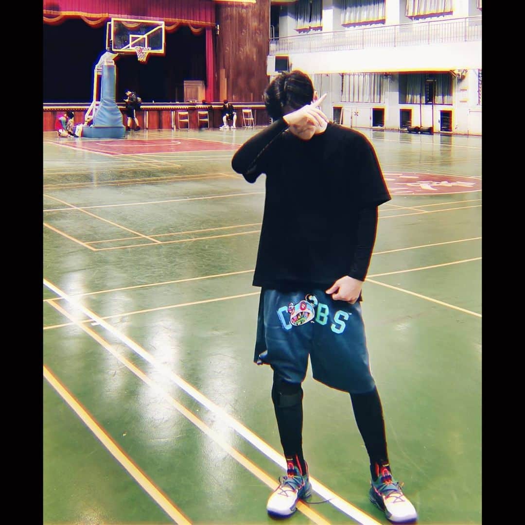 ダンソン・タンのインスタグラム：「記得多運動 增加免疫力🏀💦 #DT #HOTHEART #唐禹哲  #mitchellandness #takashimurakami」