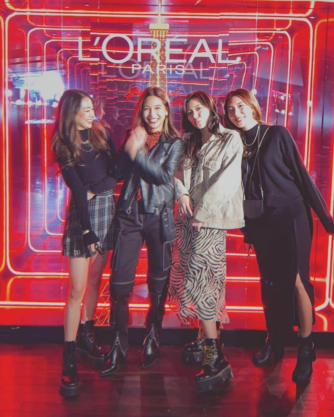 小竹麻美のインスタグラム：「L'OREAL PARIS💄 新作ウォータリールージュ可愛いです♡ マシンガントークの3人と😘  ご来場ありがとうございました❤️ #ロレアルパリ #ブリリアントシグネチャー #透け感ウォータリールージュ」