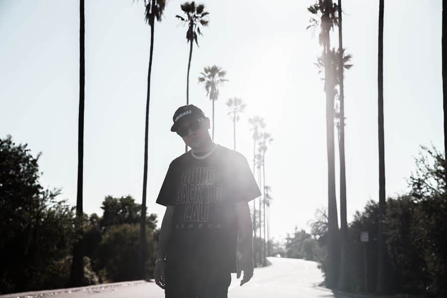 Kayzabroのインスタグラム：「今回はLA在住のカメラマン @lifeofyk  かっこいいのが撮れた🔥 #krhymedenim #losangeles #photoshoot #ss2020 #newest」