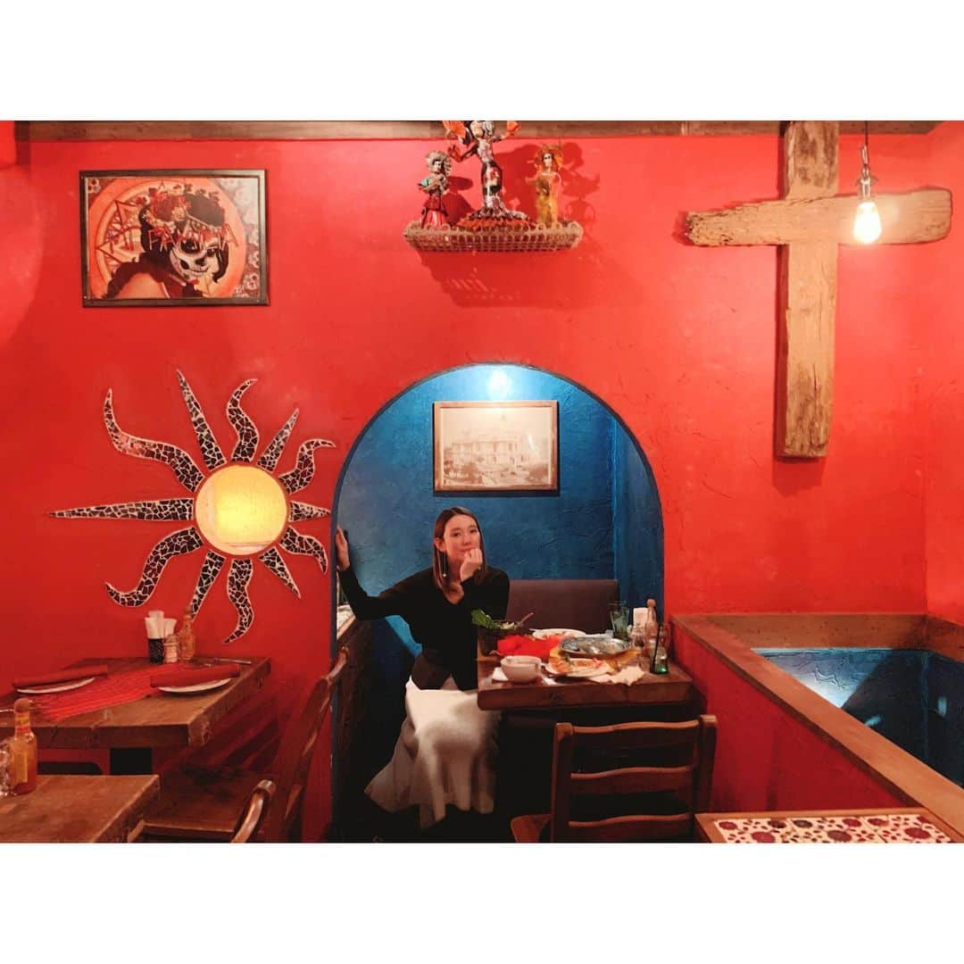 沙央くらまさんのインスタグラム写真 - (沙央くらまInstagram)「Photo by @tsubasa_okita  色々可愛い 文化を知りたいメキシコ  タコス美味しかった❤️ 雪組きたね❤️観に行きたい。 だいもん卒業かぁ。。。 実力も魅力もある素敵な子。  ひかりふる路がなつかしいなぁ  #沙央くらま #コマスタ #メキシコ好きな人と繋がりたい」2月19日 21時09分 - kurama_sao