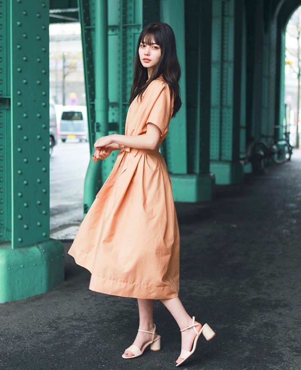 のインスタグラム：「@drop_tokyo @uniqlo . 📸 @keimons 👗 @stylist_yuka 💄 @ken_nagasaka  このワンピース着やすいしかわいいし春先にぴったりだったー！  #ユニクロ #ユニクロコーデ」