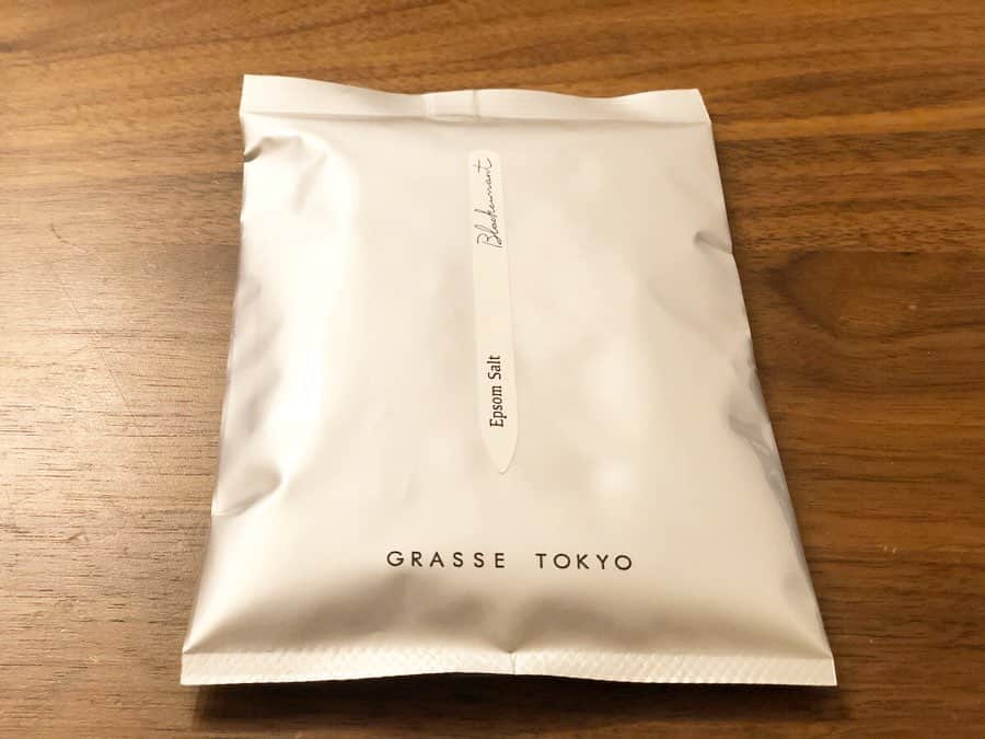 真飛聖さんのインスタグラム写真 - (真飛聖Instagram)「最近の お気に入りを 紹介✨ ・ 1枚目は〜 『GRASSE TOKYO』の入浴剤 エプソムソルト。 香りは ブラックカラント。  スミレ、ローズの華やかさに包まれた酸味のある香り〜  こちら、公演中に差し入れで いただいたのですが、あまりに好みの香りで  早速 大量買いしちゃいました（笑）  2枚目は〜 『MEDIHEAL』のパック N.M.F  アクア。  MEDIHEALの違うパックを貰ったので使ってみたら、 とっても良かったので、こちらを買ってみたら、 パックなのに ちょっと モチっとしていて 気持ち良いんです。 他のも試してみようと思います。  #GRASSETOKYO #ブラックカラント #MEDIHEAL」2月19日 21時26分 - sei_matobu
