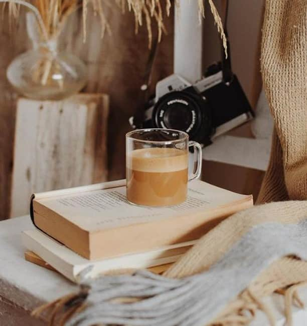 NESCAFEのインスタグラム：「Sipping ☕ over a good 📖 surely is not a new concept, but still it is one of our favorite ways to escape for an hour or two ⌛️ 📸 by @petit_hnik #coffeelovers #coffeetime #instacoffee ​​#nescafe ​​」