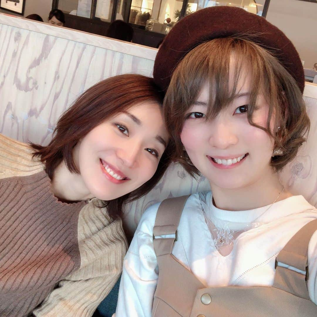 風輝駿さんのインスタグラム写真 - (風輝駿Instagram)「* 先週あっきーさんとランチをしました💓💓💓 東京でまさかお会い出来るとは🥺💕 嬉しすぎる🥰 しかも素敵な誕生日プレゼントまで頂きまして😍 おっしゃーなイヤーカフス❣ しかも流石あっきーさん、わかってらっしゃる‼️ K14GF✨✨✨ 大切に使わせて頂きます💗 2枚目はPhoto by あっきーさん👏🏻 . . . . . #澄輝さやと さん #退団同期 #宙組  定期的にする#ランチ会  #k14gfアクセサリー #イヤーカフス  #本当にありがとうございます 💖💖💖 #大切にします 🥰 #これからもよろしくお願いします 🙇🏻‍♀️」2月19日 22時00分 - shun.721.miki.125