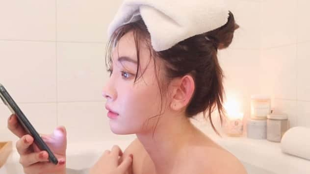 小嶋陽菜さんのインスタグラム写真 - (小嶋陽菜Instagram)「YouTubeに新しい動画をアップしたよ👼🤍私のリラックスバスタイム🛁🚿 たくさんリクエストいただいたのでお気に入りのアイテムを紹介しています🧴✨✨リラックスタイムの参考になったらうれしいな😴」2月19日 22時02分 - nyanchan22