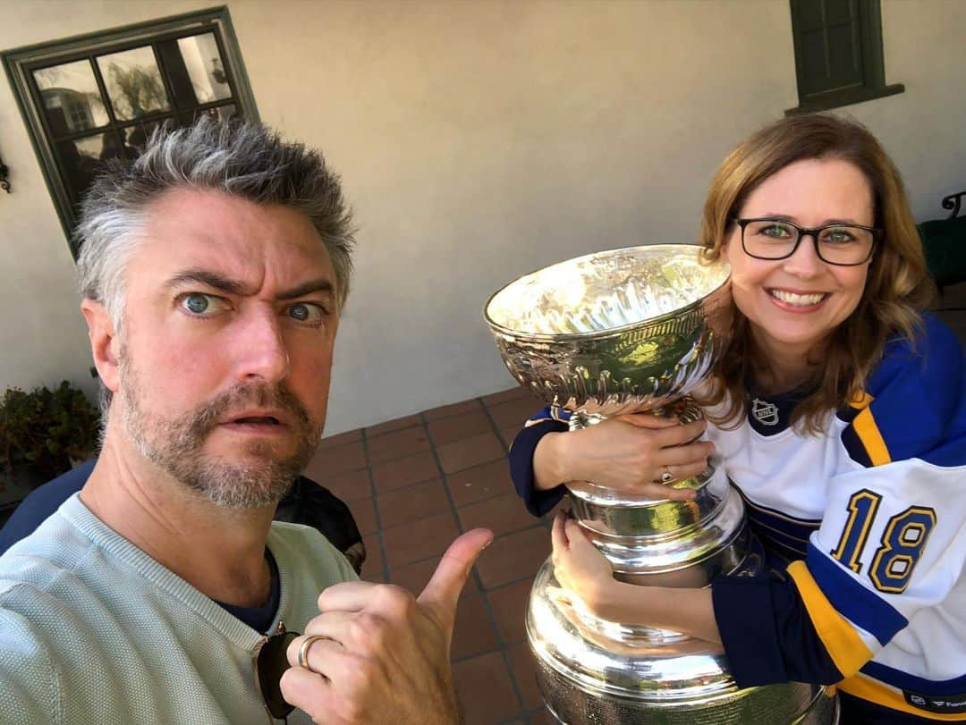 ショーン・ガンさんのインスタグラム写真 - (ショーン・ガンInstagram)「My friend of many decades and fellow St. Louisan @msjennafischer invited us to see the actual Stanley Cup today and it didn’t disappoint. I knew Jenna would know exactly what to do: put a cat in it.  #goBlues  #StanleyCup」2月19日 13時11分 - thejudgegunn