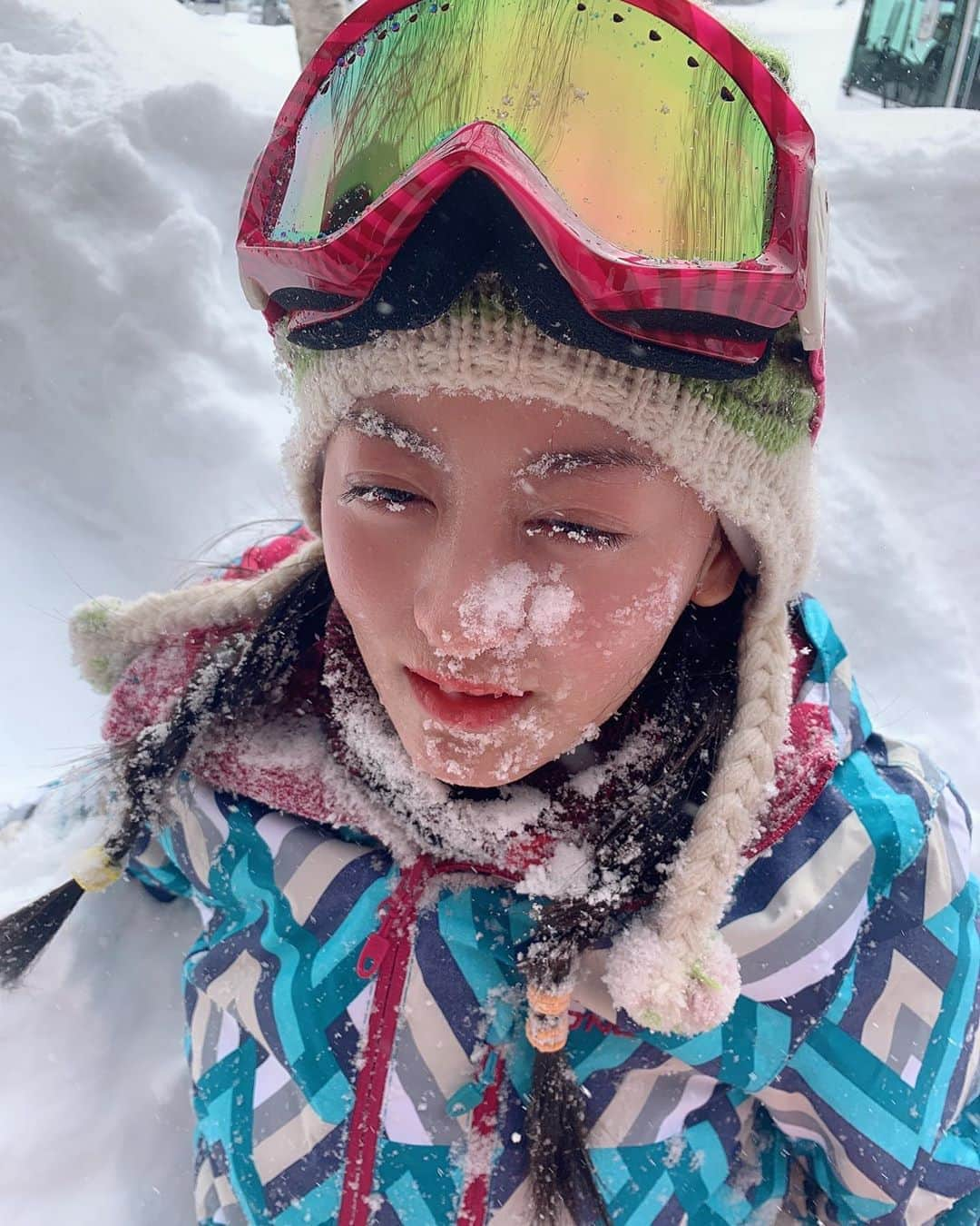 上西恵さんのインスタグラム写真 - (上西恵Instagram)「雪の中にダイブしてみたら 顔面びっしょびしょになったぞう⛄️🐘 #ボード」2月19日 13時35分 - jonishi_kei