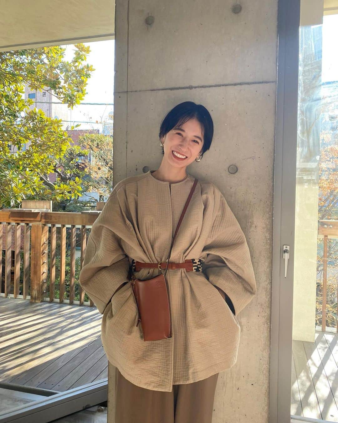 松本恵奈さんのインスタグラム写真 - (松本恵奈Instagram)「いいお天気で気持ちいい◎ お気に入りのBOX TUCK JKを着ています⚪️ インナーT/Sはまだ寒かった。笑 ちなみにJKは本日入荷だよ♡ すごーくオススメ◎ ベルトは3月入荷です！ #clane #新作 #好きなやつ」2月19日 13時35分 - ena1123