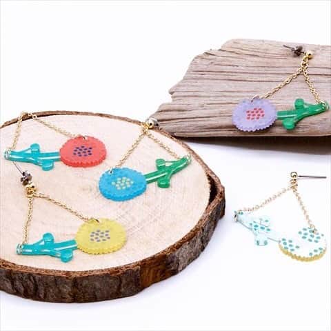 のインスタグラム：「春が来るぞー🌸🌸🌸 春っぽいお花のピアスが登場しました！！かわいいです！！！ アクセから春、先取りしましょう😘  #ピアス #花 #お花ピアス #アクセサリー #春 #春コーデ」