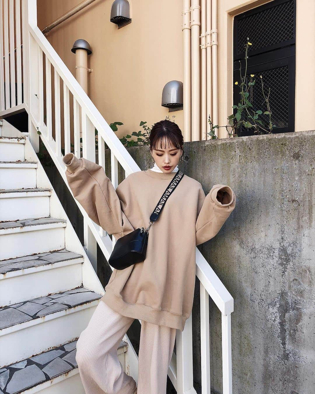 三方美穂さんのインスタグラム写真 - (三方美穂Instagram)「可愛いトートbagできたよ🧡 POPUPの時の先着順でお渡しするやつ☺︎ いつもと同じしっかりしてるキャンバス生地、エコバッグで使ってほしいから大きめに🧡 折りたためば小さくなるから、持ち運びも便利！ @amail_official  POPUPについてはサイトに詳細upしてるよ〜 #トートバッグ  #エコバッグ #アマイル #AML #ベージュコーデ #春コーデ」2月19日 14時08分 - mihomikata