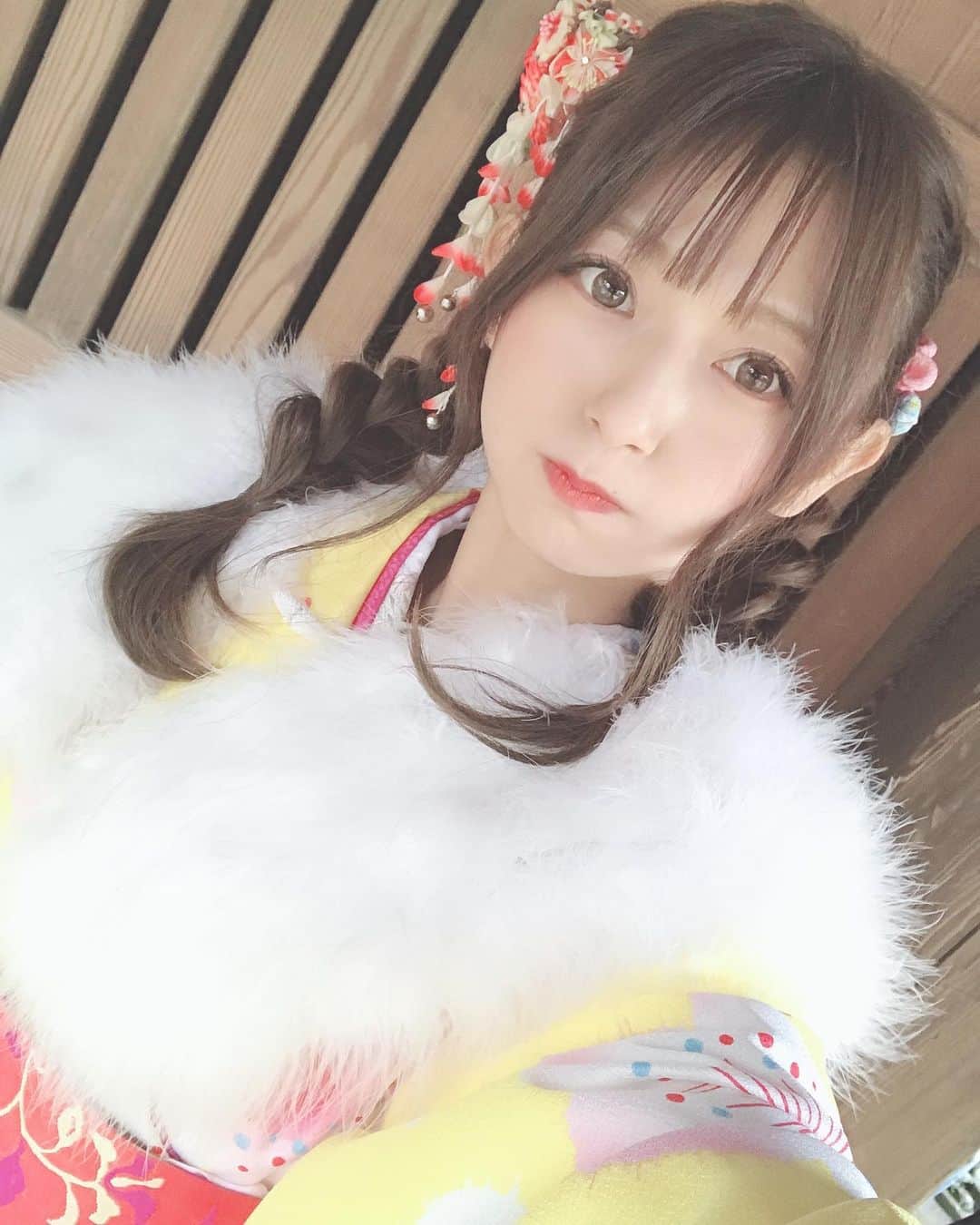 日野礼香さんのインスタグラム写真 - (日野礼香Instagram)「こないだ黄色いお着物着て作撮りしたよー(*'▽'*) 着物久々＼(^o^)／ #japanesegirl #kimono #selfie #japaneseculture #yellow #instagood #着物　#着物女子 #着物ヘア #みつあみ　#黄色」2月19日 14時15分 - reicheru219