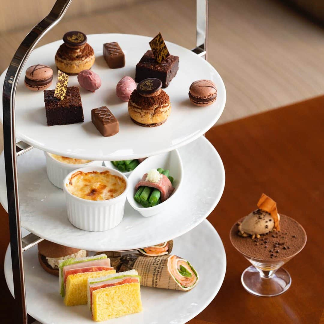 Imperialhotel_jp_帝国ホテル 公式さんのインスタグラム写真 - (Imperialhotel_jp_帝国ホテル 公式Instagram)「Afternoon tea with chocolate at the Imperial Lounge Aqua.  #imperialhoteljp #imperialhotel #imperialhoteltokyo #japan #tokyo #hibiya #ginza #visitjapan #travellermade #uncommontravel #chocolate #afternoontea #帝国ホテル #帝国ホテル東京 #東京 #日比谷 #銀座  #チョコ #チョコレート #アフタヌーンティー #帝國飯店 #帝國飯店東京 #日本 #임페리얼호텔 #임페리얼호텔도쿄 #일본 #도쿄」2月19日 14時19分 - imperialhotel_jp_official