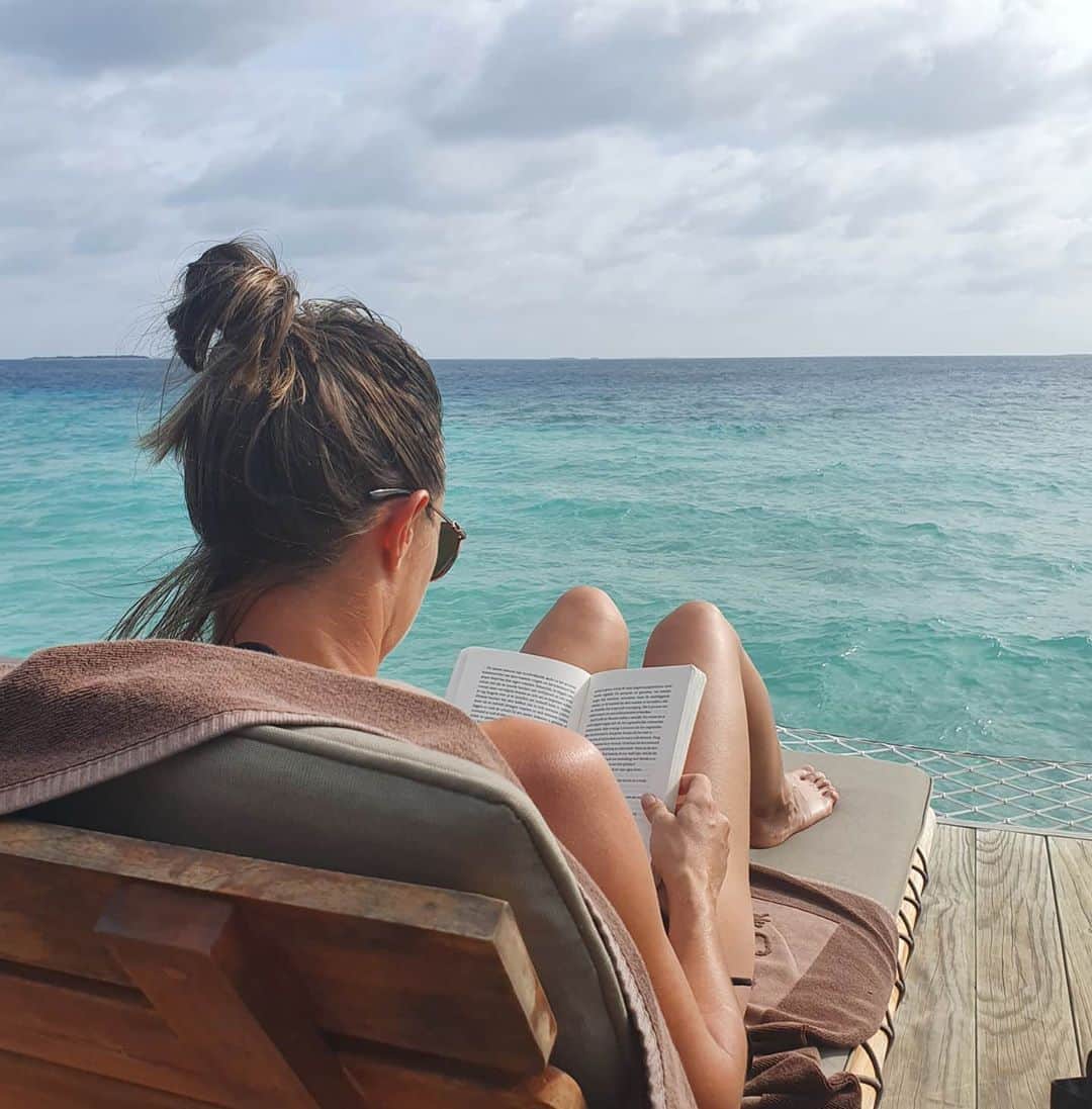 キルステン・フリプケンスのインスタグラム：「Ocean air. Salty hair. 🌴 🌞 🍋 @joalimaldives  #maldives  #holidays #tb #goodtimes #paradise #oceanview #enjoylife #resort #travel」