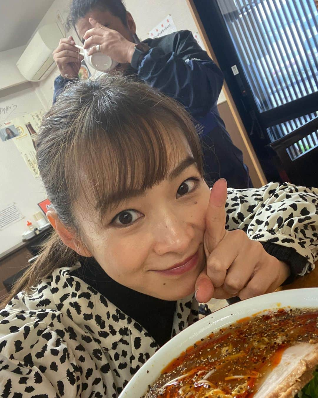 酒井瞳さんのインスタグラム写真 - (酒井瞳Instagram)「ラーメン特集最後は #麺処kojima屋 さんサンラータンメンと、さらにアレンジあん仕立て塩コショウ味！ 酸味とラー油のピリ辛にふわふわ卵。たまらん！箸が止まらない美味しさでした！ さっぱりあっさりだけど、身体ぽかぽかになるラーメン一度食べてみてください(^^) ということで、宮崎市内だけで４０店舗もあるラーメン屋さんを２日間で１０軒食べる事ができましたが、どのラーメンも美味しいしまわれなかったラーメンも気になるし。。。宮崎ってラーメン激戦区なのね！ またこの企画したいなぁ。。あとみなさんのおすすめラーメンもあれば教えてほしいなぁ！！ あと、豪華なプレゼントもありますのでUMKアプリから応募してくださいね（＾ν＾） #よかばん #宮崎 #宮崎市 #ラーメン #麺 #umk #うまミヤザキ #ラーメン好き #サンラータンメン #いただきます #ごちそうさまでした #美味しい」2月19日 14時28分 - s.sakaihitomi