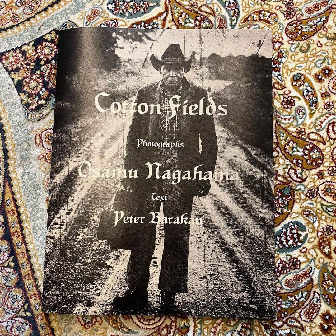 滝沢伸介さんのインスタグラム写真 - (滝沢伸介Instagram)「"Cotton Fields"🪕 photographs📸 #osamunagahama #長濱治  #peterbarakan  #transworldjapan」2月19日 15時05分 - sin_takizawa