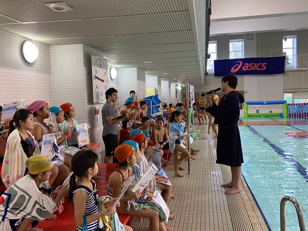 保田賢也さんのインスタグラム写真 - (保田賢也Instagram)「. 水球体験会🤽‍♂️🤽‍♀️ みんな楽しそうで良かった. 募集2日目で定員オーバーになってしまったけど好評につきまた開催するので来てね‼️ この子供達の半分以上が水球を続けたいとイベント終了後に申し込みがあったと聞いて本当に嬉しかった. これからも一緒に水球楽しもう🤽‍♂️🤽‍♀️ . 動画もあるのでスライドしてみて下さい→ . #水球 #waterpolo  #tokyo2020  #asics  #保田賢也」2月19日 15時28分 - kenya_yasuda_