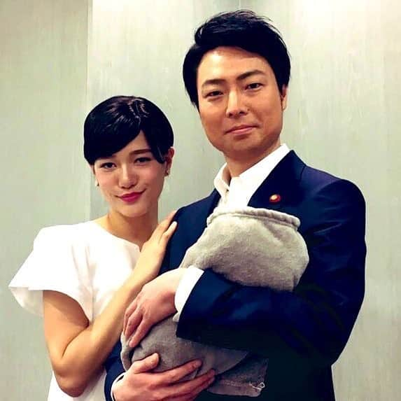 信濃岳夫さんのインスタグラム写真 - (信濃岳夫Instagram)「‪小泉夫妻チャンネル‬ ‪次回生配信決定！！！‬ ‪2月23日（日）22:00〜22:30です！！‬ ‪またまた無計画で喋ります！‬ ‪放送事故必至！！‬ ‪皆さんチャンネル登録して見て下さい！！‬ ‪#小泉進次郎　さん #滝川クリステル　さん #YouTube #小泉夫妻チャンネル #で検索してね #プロフィール欄からもいけるよ」2月19日 15時44分 - takeoshinano