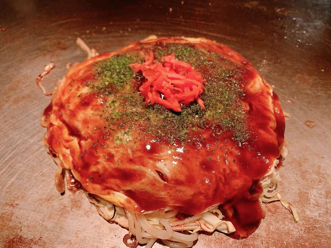 上野愛奈さんのインスタグラム写真 - (上野愛奈Instagram)「ミイラ展の後はお好み焼き屋さんに😋ふわふわのお好み焼きで美味しかった〜✨ 明日ははやドキです！ #お好み焼き  #広島風 #空気を入れて焼くのがポイントらしい 🤔」2月19日 15時50分 - ueno_aina_816