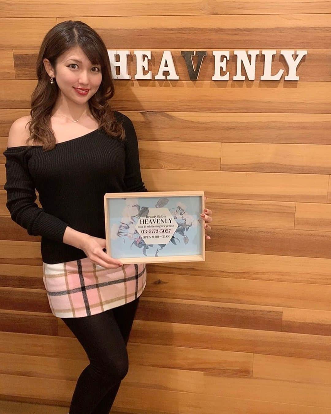 のインスタグラム：「ヘブンリー中目黒 に歯のホワイトニング行ってきたよ💗🧸💗（@heavenlywaxandwhiteningeyelush） 4トーンぐらい上がってかなり白くなったよ💖💖 💎 「あさみすのインスタみた」で通常2照射1万円のところ2980円になります！ さらにプラスで1照射プレゼント🎶💗 💎 ヘブンリーでは、ブラジリアンワックスとセルフホワイトニングの両方が受けられます💓 💎  #セルフホワイトニング #ホワイトニング #インスタ映え #インスタ歯へ #オーラルケア #痛くない #安心 #安全 #美人歯 #歯のホワイトニング #美容 #隠れ家サロン #簡単 #結果の出るサロン #ブラジリアンワックス #脱毛 #エステ #ビューティー #ワックス #モデル #ハーフモデル #インスタグラマー #サロンモデル #中目黒」