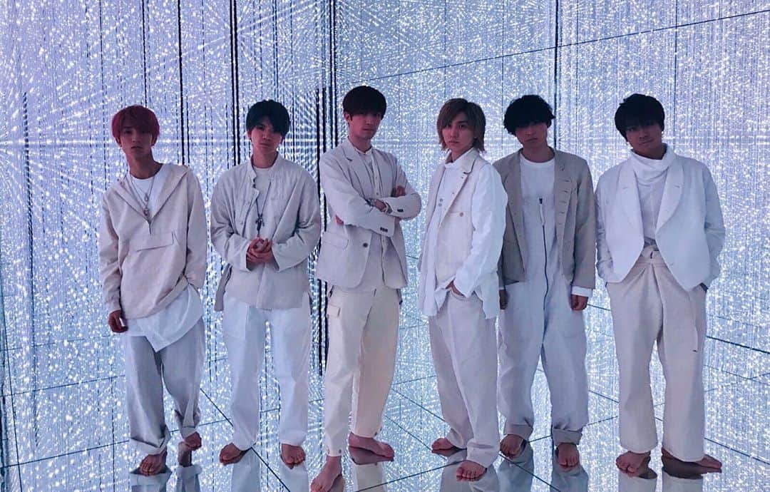 SixTONESさんのインスタグラム写真 - (SixTONESInstagram)「撮影中のオフショット１  #SixTONES#Jesse#Taiga#Hokuto#Yugo#Shintaro#Juri #ストグラム」2月19日 16時06分 - sixtones_official