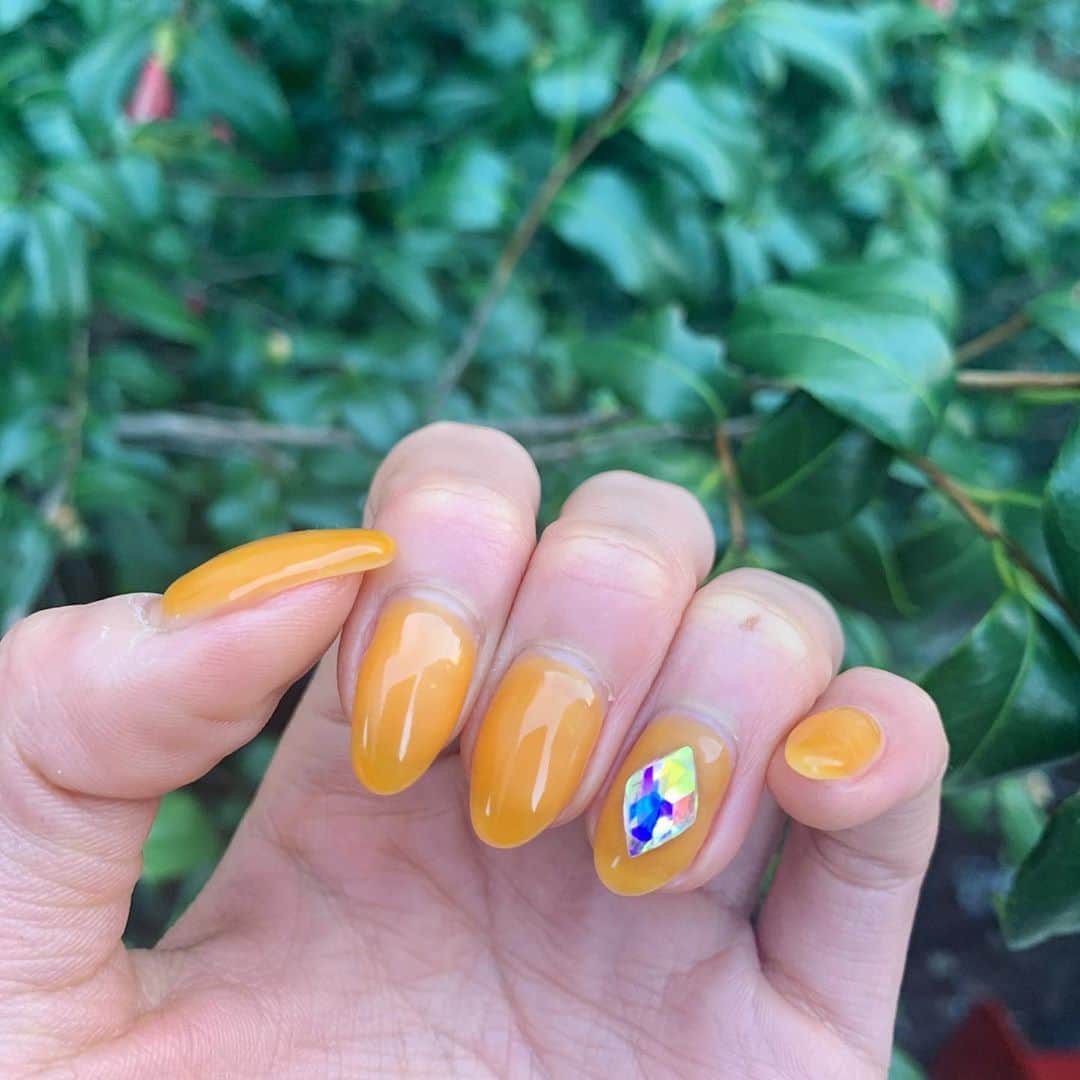池田ゆりのインスタグラム：「NEW NAIL💅﻿ ﻿ #orange #nail #newnail #spring #springcolors #fasion #fitness #protein #beauty #bodymake #instagood #todaystraining #gym #style #tokyo #도쿄 #피트니스 #이케다유리」