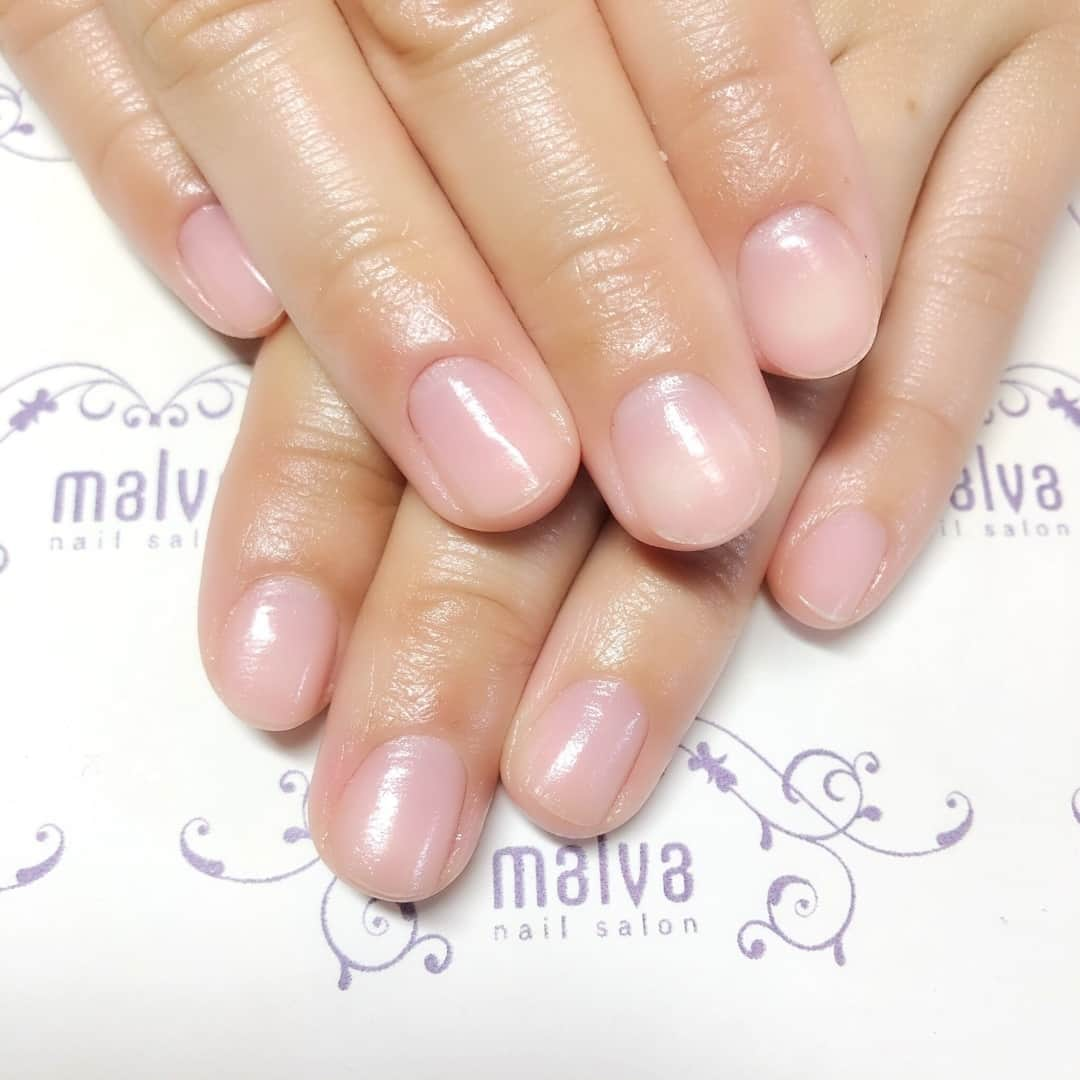 nailsalon malva（ネイルサロンマルヴァ）さんのインスタグラム写真 - (nailsalon malva（ネイルサロンマルヴァ）Instagram)「⠀ 日頃のケアや⠀ ジェルオフ後にもオススメ⠀ OMDストレッチSPAコース⠀ ⠀ 24通りの中からお客様に合わせて選べるしっかり保湿のカクテルSPAに手のストレッチのコースとなってます⠀ ⠀ 乾燥の気になるこの季節にぜひオススメ❣️⠀ ⠀ ⠀ 𝐬𝐰𝐢𝐩𝐞で動画もご覧ください☺︎⠀ ⠀ ❄︎ .·˖❄︎⋆⋆｡˚ ❄︎* .·˖⡱❄︎｡⋆｡˚❄︎ .·˖❄︎⠀ ⠀ ♥ 𝐧𝐚𝐢𝐥 𝐬𝐚𝐥𝐨𝐧 𝐦𝐚𝐥𝐯𝐚 ♥⠀ ⠀ ⠀ ご予約はLINEから⠀ LINE ID→《@malvaで検索🔍》⠀ ⠀ キャンペーンネイル・料金表は⠀ HPからご覧ください✯*･ :.｡⠀ ▶︎http://www.malvanail.com/sp/⠀ ⠀  #malva#nailsalonmalva#ネイル#nail#nailart#naildesign#nailstagram#beautysalonmalva#gel#ジェルネイル#ネイルデザイン#原宿ネイル#ネイルサロン#ネイルチップ#ネイルケア#malvaネイル#お洒落ネイル#ネイリスト募集#美甲#fashion#ハンドケア#네일#젤네일#甲油#保湿#beauty#エニシーグローパック正規取扱店#エニシーグローパック#リアムール正規取扱店#エキスパートローション⠀」2月19日 16時01分 - malva_nail