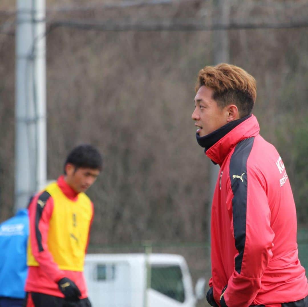 京都サンガF.C.さんのインスタグラム写真 - (京都サンガF.C.Instagram)「本日のトレーニングの模様📸をお届けします‼️ #魅せようKYOTOの一体感 #sanga #京都サンガ #闘紫 #TEAM京都 #黒木聖仁 #黒木恭平 #庄司悦大 #安藤淳 #野田隆之介 #宮吉拓実 #荒木大吾 #レナンモッタ」2月19日 16時42分 - kyotosanga_official