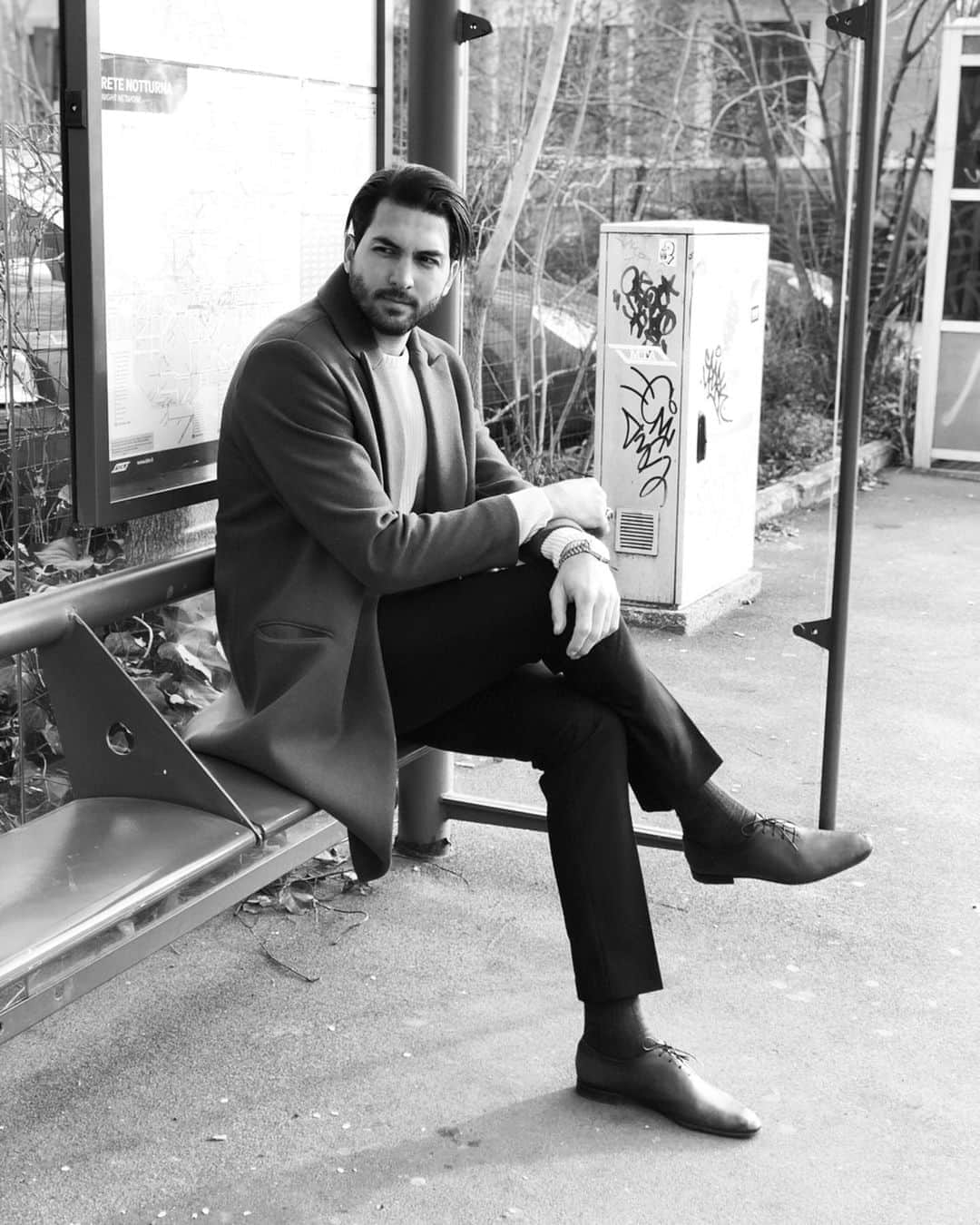 アリレザ・ハギギのインスタグラム：「😎🚍👔🚲」