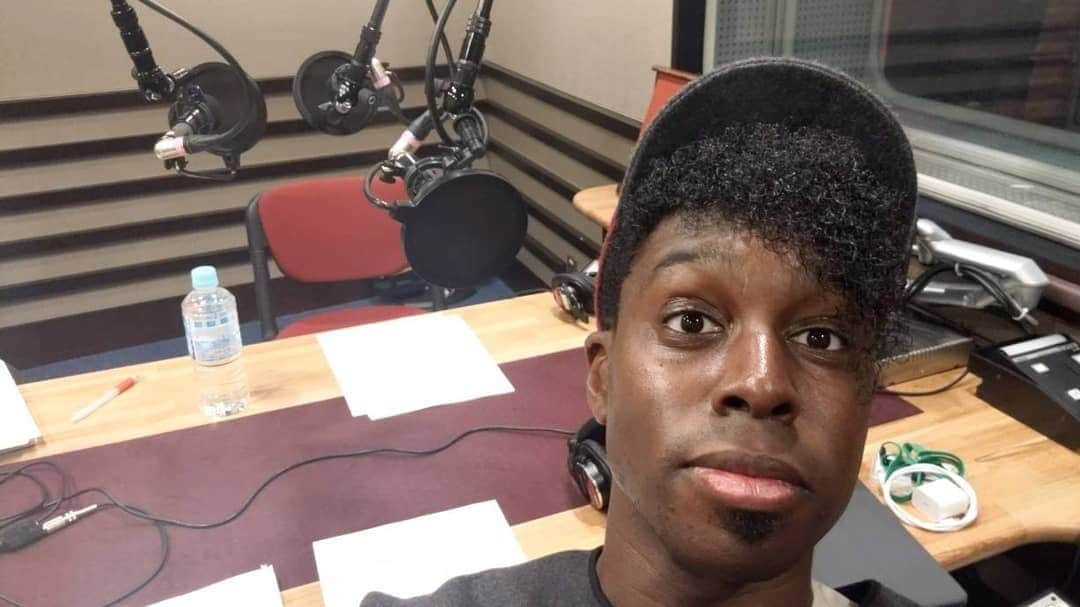 アイク・B・ヌワラのインスタグラム：「Radio with Sunshine☀」