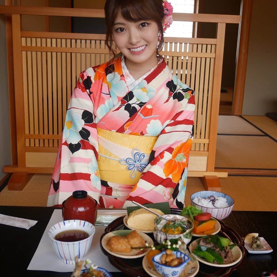 遠野愛のインスタグラム：「今週のラジオも聴いてくれましたか？ サクリファイスの映画監督、壺井濯さんがゲストです✨ まだの方はradikoで📻  写真は京都旅行part2 つぶら乃というお店！ お料理もとっても美味しくて景色も最高で素敵なお店でした😌  #ラジオ　#京都旅行 #つぶら乃　#着物　#京都　#旅行　#kyoto」