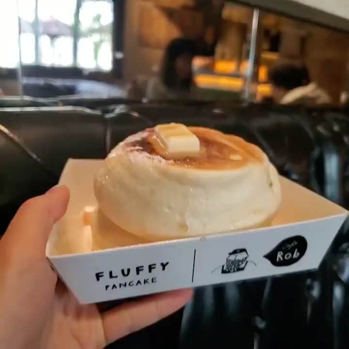 RETRIP<リトリップ>グルメのインスタグラム：「【RETRIP×京都】 こちらは京都にある「Cafe Rob（カフェロブ）」です。こちらは、名古屋の大人気カフェが今年1月に京都店をオープンしたのです。ふわっふわのパンケーキはとろける美味しさ。タピオカも売っているみたいですよ。 . RETRIPでは「おでかけ」に関する様々な情報を発信しています。ぜひ他のアカウントもチェックしてください！ @retrip_nagoya_ 名古屋の話題のカフェを紹介 @retrip_osaka_ 大阪のおでかけグルメスポットを紹介 @retrip_kyoto_ 京都のおでかけスポットを紹介 @retrip_fukuoka_ 福岡のおでかけグルメスポットを紹介 @retrip_hokkaido_ 北海道のおでかけスポットを紹介 @retrip_korea_ 韓国の話題のカフェを紹介 @retrip_news 最新のおでかけ情報を紹介 @retrip_nippon 日本の絶景を紹介 @retrip_global 海外の絶景を紹介 @retrip_gourmet 全国の話題のスイーツを紹介 @retrip_dinner 全国の話題のごはんを紹介 @retrip_cafe 全国のおしゃれなカフェを紹介 . ▼RETRIP[リトリップ]のアプリは AppStore、GooglePlay「リトリップ」で検索！ プロフィールのURLからもダウンロードできます。 . photo by  @iamsaaya20  @mochimochi572 . . #retrip #retrip_rh #retrip_gourmet #retrip_sweets #RETRIP #caferob #caferobkyoto #カフェロブ #パンケーキ #パンケーキ部 #pancakes fluffypancakes #京都 #京都カフェ #京都スイーツ #名古屋 #名古屋スイーツ #名古屋カフェ #カフェ好きな人と繋がりたい #スイーツ好き #スイーツ好きな人と繋がりたい #スイーツ好きな人とつながりたい #グルメ好きな人と繋がりたい #グルメ好き #グルメ好きと繋がりたい #スイーツ部 #カフェ部」