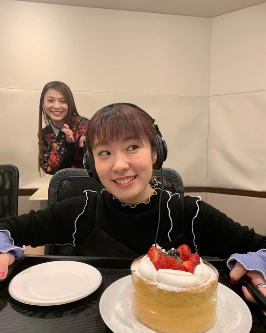 田野アサミさんのインスタグラム写真 - (田野アサミInstagram)「🎂.﻿ 多くは語らない🤦‍♀️❤️。﻿ きいてくださいね📻﻿ ﻿ http://hibiki-radio.jp/description/llss/detail﻿ ﻿ 【Webラジオ】「浦ラジ」第202回 #lovelive #Aqours #浦ラジ﻿ #降幡愛#お誕生日#田野アサミです🤣 ZZZ!!!!」2月19日 22時22分 - tano_asami