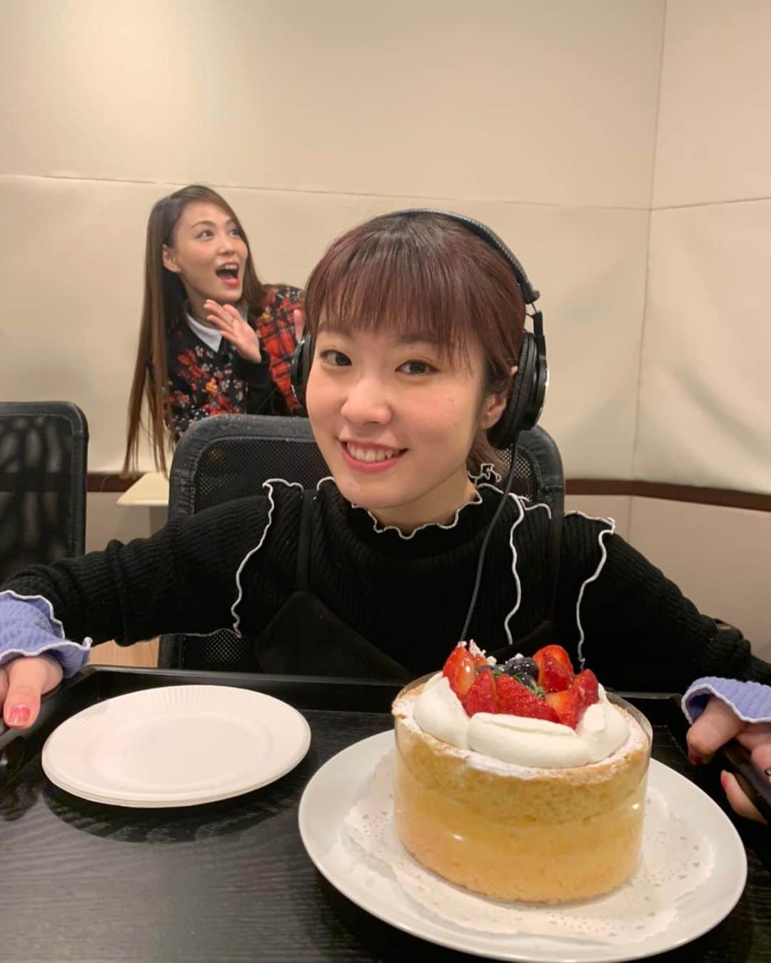 田野アサミさんのインスタグラム写真 - (田野アサミInstagram)「🎂.﻿ 多くは語らない🤦‍♀️❤️。﻿ きいてくださいね📻﻿ ﻿ http://hibiki-radio.jp/description/llss/detail﻿ ﻿ 【Webラジオ】「浦ラジ」第202回 #lovelive #Aqours #浦ラジ﻿ #降幡愛#お誕生日#田野アサミです🤣 ZZZ!!!!」2月19日 22時22分 - tano_asami