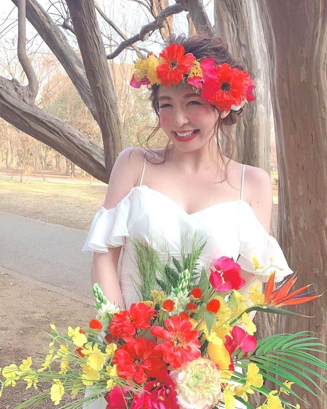 ♡プラコレWedding·⋆*さんのインスタグラム写真 - (♡プラコレWedding·⋆*Instagram)「@placolewedding【#Dressy花嫁 】【#プラコレ】をつけて投稿&フォローしてね♩ . 注目の Dressy記事をPick UP ♥ >>>swipeしてね* . 可愛すぎる！ 花嫁さまのソロショットを大公開♡ とっても可愛いのでチェックしてみて♩ . ＞カバーはverawang[@verawangjapan] ニューヨーク出身のヴェラ・ウォンが1990年に、 自身のブライダルサロンをオープンさせたのがブランドの始まり。 彼女が作り出す、美しいカッティングは 現代のブライダルファッション業界における最高峰とも言われます♡ -: :-: :-: :-: :-: :-: :-: :-: :-: . こちらのお写真は 1~2枚目> @richeriejp さん 3枚目> @naana_103さん 4枚目> @lazor_garden_nagoya さん のウェディングドレスです✬* 可愛いお写真をありがとうございます♡ -: :-: :-: :-: :-: :-: :-: :-: :-: . 記事もcheckしてね* >>https://bit.ly/2Hz3xl6 Editor:Dressy花嫁 . 『#Dressy花嫁』『#プラコレ』の ハッシュタグをつけて写真をUPしてね✦ 花嫁アプリ『Dressy by プラコレ』の 記事に掲載＆リグラムされるかも♩ . -: :-: :-: :-: :-: :-: :-: :-: :-: . 花嫁アプリでは、 プロのアドバイザーに結婚式の相談を何度でも♡ ウェディングドレスの記事や、 自分のウェディングレポを残せちゃう♡” . ＞＞＞TOPのURLからcheck ⋈ @placolewedding ＞＞＞結婚のご相談は プラコレウェディングアドバイザーへ♡ @wedding_adviser ＞＞＞ウェディングレポを残したいなら、 farny by プラコレをcheck ✎ @farny_wedding ＞＞＞ウェディングアイテム＆DIYは farnyアイテムをcheck ❁ @farny_wd.item >>>沖縄フォトウェディングの予約は ainowa(あいのわ)をcheck✈ @ainowa_okinawa >>>素敵なドレスに出会いたい花嫁さま♡ @dressyonline_をcheck . みなさまからのいいねや保存 コメントをお待ちしています♥ 「このウェディングドレス可愛い！」 「ヘアスタイルも気になる！！」 「今の花嫁さんの流行りは！？」etc. . ┈┈┈┈┈┈┈┈┈┈┈┈┈┈┈┈┈┈┈ #プレ花嫁 #卒花 #花嫁 #卒花嫁 #結婚 #結婚式 #結婚準備 #花嫁準備 #撮影指示書 #weddingtbt #weddingdress #運命の一着 #花嫁コーディネート #試着レポ #farnyレポ #前撮り#後撮り #verawang #バックショット #花嫁コーディネート #ヴェラウォン #Aライン　#プリンセスライン #チュールドレス #チュール #👗 #ウェディングフォト #花嫁コーディネート #サッシュベルト」2月19日 16時52分 - placole_dressy