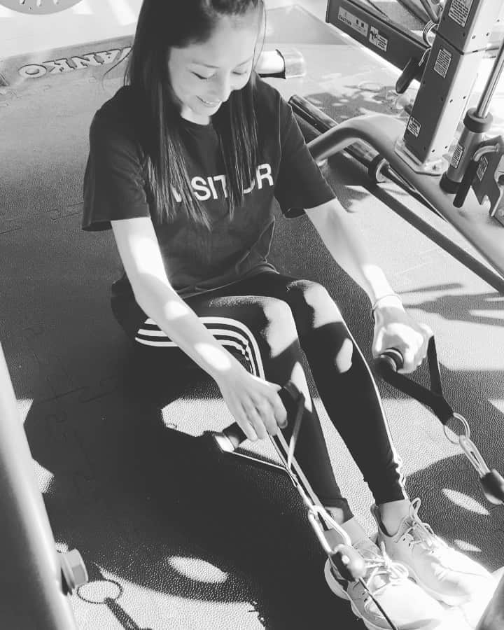 のインスタグラム：「お仕事終わりは筋トレへ　 くたくたー シトリックアミノを飲んでからトレーニング☺️ #workout #ワークアウト #gym #筋トレ　#bodymake  #パーソナル  #パーソナルジム　#熊切あさ美  @beast.murayama  #ビースト村山　#diet #ダイエット　@infocitricamino  #サプリ　#instagood」