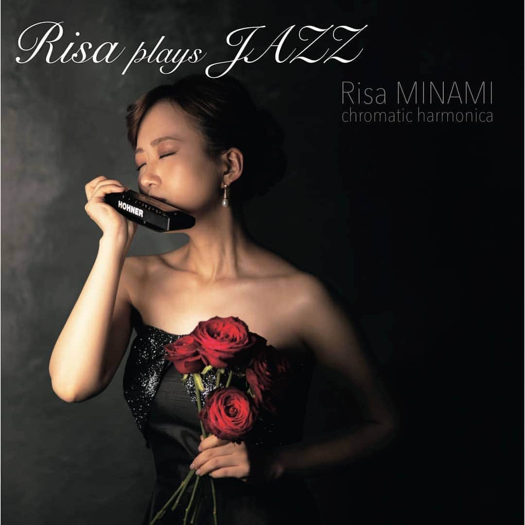 のインスタグラム：「2020年3月4日(水)キングレコードより「Risa Plays JAZZ」が発売になります。収録曲も公開になりました。スタンダードジャズ名曲10選。ご予約もスタートしております。是非、お聴きください！﻿ ﻿ ギター渡辺具義、ピアノ&フルート ただすけ、ピアノ 扇谷研人、ベース 藤谷一郎 澤田将弘、ドラム 加納樹麻﻿ ﻿ 01.The Shadow of Your Smile / いそしぎ﻿ 作曲：Johnny Mandel﻿ ﻿ 02.Autumn Leaves / 枯葉﻿ 作曲：Joseph Kosma﻿ ﻿ 03.Moanin’ / モーニン﻿ 作曲：Bobby Timmons﻿ ﻿ 04.Chelsea Bridge / チェルシー・ブリッジ﻿ 作曲：Billy Strayhorn﻿ ﻿ 05.Satin Doll / サテンドール﻿ 作曲：Duke Ellington, Billy Strayhorn﻿ ﻿ 06.When I Fall in Love / 恋におちた時﻿ 作曲：Victor Young﻿ ﻿ 07.Stella by Starlight / 星影のステラ﻿ 作曲：Victor Young﻿ ﻿ 08.Summertime / サマータイム﻿ 作曲：George Gershwin﻿ ﻿ 09.My One and Only Love / マイ・ワン・アンド・オンリー・ラブ﻿ 作曲：Guy Wood﻿ ﻿ 10.The Way You Look Tonight / 今宵の君は﻿ 作曲：Jerome Kern﻿ ﻿ ﻿ #クロマチックハーモニカ #ハーモニカ #南里沙 #chromaticharmonica #harmonica #risaminami #hohner #hohnermusic #hohnerartist #newsuper64x #super64x  #playtheoriginal  #하모니카 #미나미리﻿﻿﻿사 #半音階口琴 #口琴 #キングレコード #kingrecords #risaplaysjazz #risaplaysシリーズ #3月4日発売」