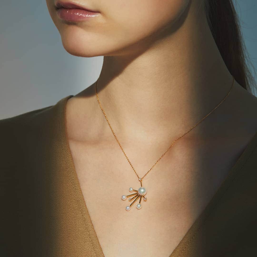 TASAKIさんのインスタグラム写真 - (TASAKIInstagram)「The new "daydream" pendantーa multi-dimensional design decorates your neckline with glamour. #TASAKI #TASAKIdaydream #TASAKIpearl #pearl #TASAKIdiamond #diamond #pendant」2月19日 18時01分 - tasaki_intl