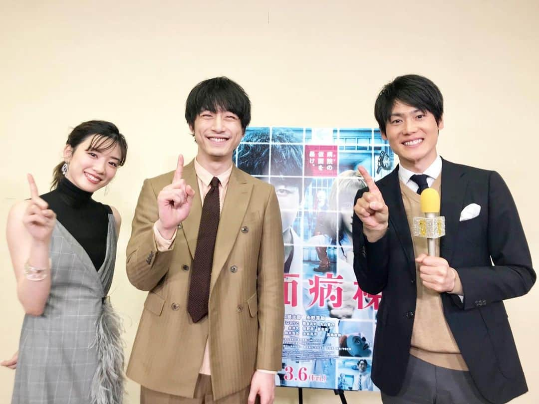 上重聡のインスタグラム：「3月6日公開の映画「仮面病棟」主演の坂口健太郎さん、永野芽郁さんにシューイチでインタビュー🎤予想だにしない結末のミステリーです！  #シューイチ#仮面病棟#映画 #坂口健太郎　さん #永野芽郁　さん」