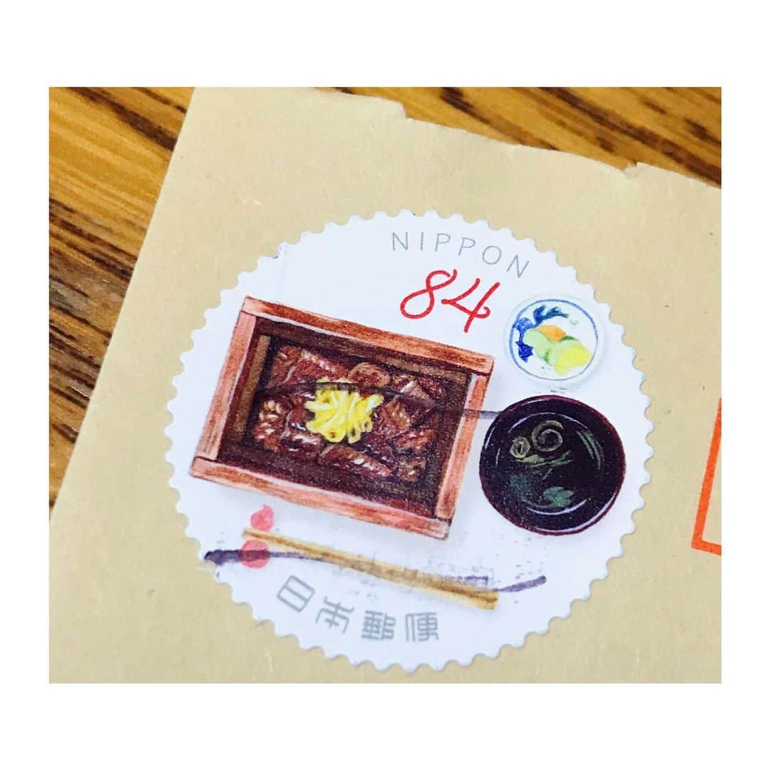 奥村愛子さんのインスタグラム写真 - (奥村愛子Instagram)「* 狙っていた切手。 ちょうど貼られた郵便物が届いた。 うなぎせいろ蒸し〜〜 事務的な郵便物だったんだけど この会社の担当の方と気が合いそう( ᷇࿀ ᷆ )  #切手 #おいしいにっぽんシリーズ」2月19日 18時27分 - okumuraaiko