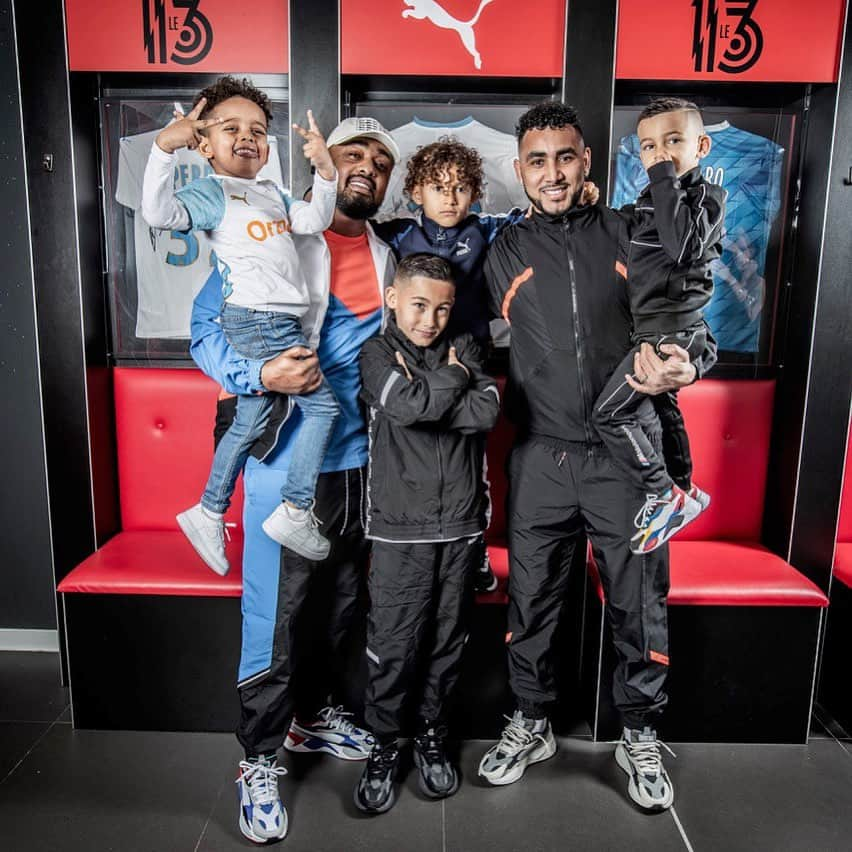 ディミトリ・ペイェのインスタグラム：「Une #pumafam de VAILLANT 😍 @olympiquedemarseille @equipedefrance @famillespoir @pumafootball @pumafrance #NewsLevels #Boss #10 #LMV #NMP-10 #TeamBoumBam」