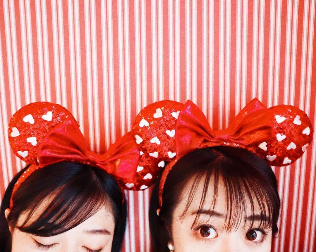 中島絢乃さんのインスタグラム写真 - (中島絢乃Instagram)「🏰❤️❤️﻿ ﻿ ﻿ ﻿ 姉妹で﻿ 赤のハート柄カチューシャ！🌈♥️🐭﻿ ﻿ ﻿ ﻿ ﻿ 実はね！﻿ やっと…やっと…！！﻿ #イッツベリーミニー 当たったの！🥺❤️﻿ ﻿ ここ最近疲弊していた心が 潤いました…！！！😭🔥💕💕 ﻿ ❤︎❤︎❤︎❤︎❤︎❤︎❤︎❤︎❤︎❤︎❤︎❤︎❤︎❤︎﻿ #disneysisters_jp#中島姉妹 👭」2月19日 18時23分 - nakajima_ayano