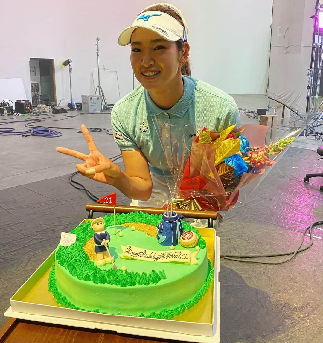 のインスタグラム：「皆さんこんばんは🥺 オーストラリアから無事帰国し 本日は所属先の日本通運様の撮影でした⭐️ ✴︎ 今から完成がとっても楽しみです☺️ 詳細はまた改めて報告させて頂きます！ ✴︎ 私ごとではありますが 今月15日で21歳になりました🤭 撮影の最後に日本通運様と現場の皆様に お祝いして頂いちゃいました⛳️🥂 お心遣いに感謝の気持ちでいっぱいです🙏🏼 ✴︎ DMやコメントなどで お祝いのメッセージをして下さった皆様も 本当にありがとうございました🌈 ✴︎ 21歳も一歩一歩前に 進んで参りたいと思います！ 皆様、お見守りください🐰✨ ✴︎ #日本通運　様 #撮影 #出来上がりをお楽しみに🎵  #私も楽しみです✨  #お祝い #本当にありがとうございました ✴︎ PS オーストラリアは また上げさせて頂きます🐨 皆様応援ありがとうございました！」