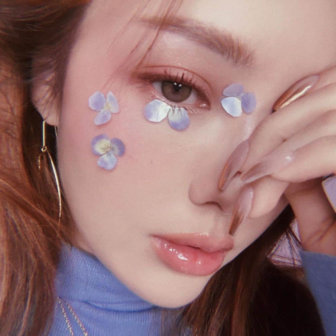 ポニーのインスタグラム：「𝘠𝘰𝘶 𝘰𝘤𝘤𝘶𝘱𝘺 𝘮𝘺 𝘵𝘩𝘰𝘶𝘨𝘩𝘵𝘴」