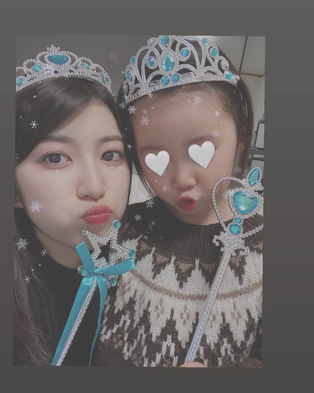 吉田華恋のインスタグラム：「👗👑⭐️🤍 妹の目はハートになりました☺︎」
